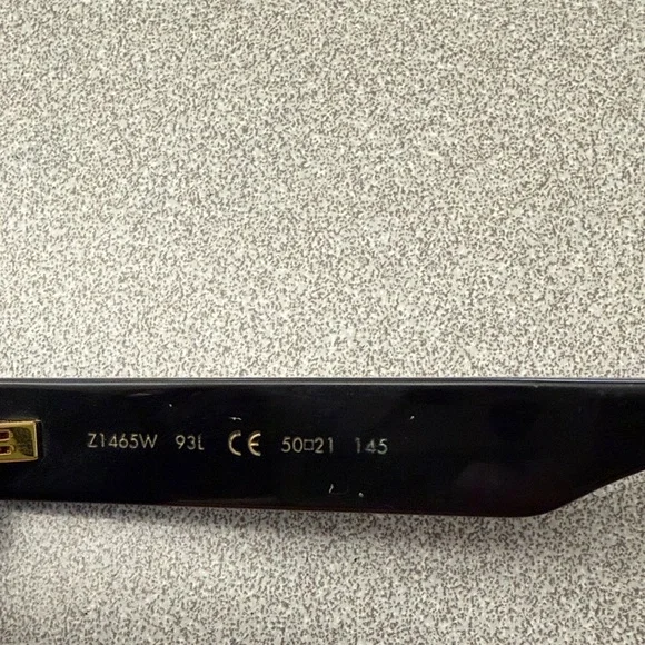 Louis Vuitton Sunglasses - Picture 4 of 7